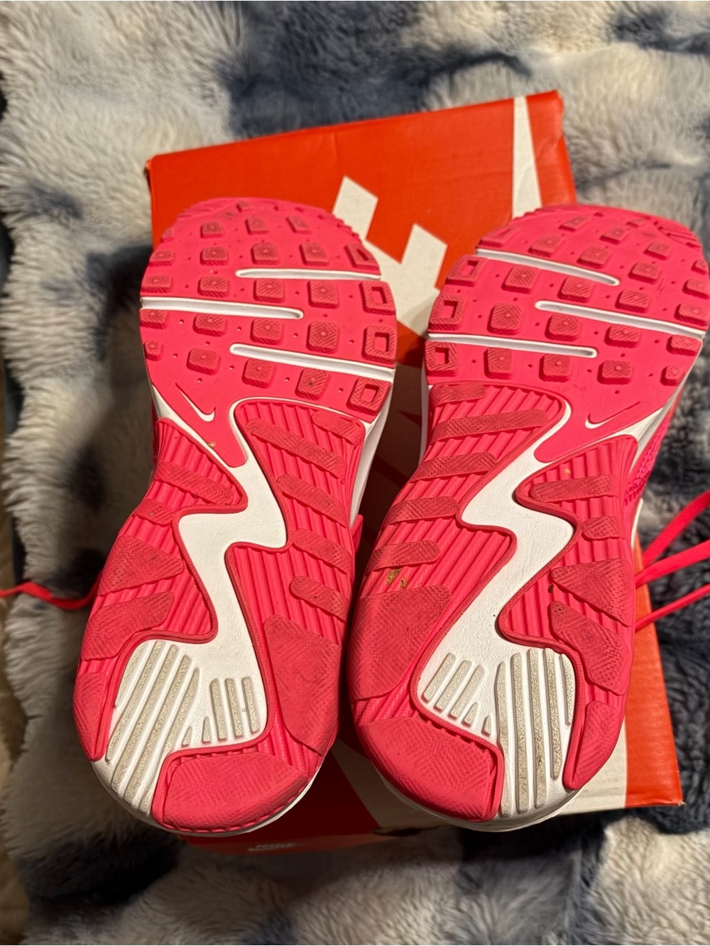 Nike Women’s Athletic Sneakers in Hot Pink and White - Picture 6 of 11